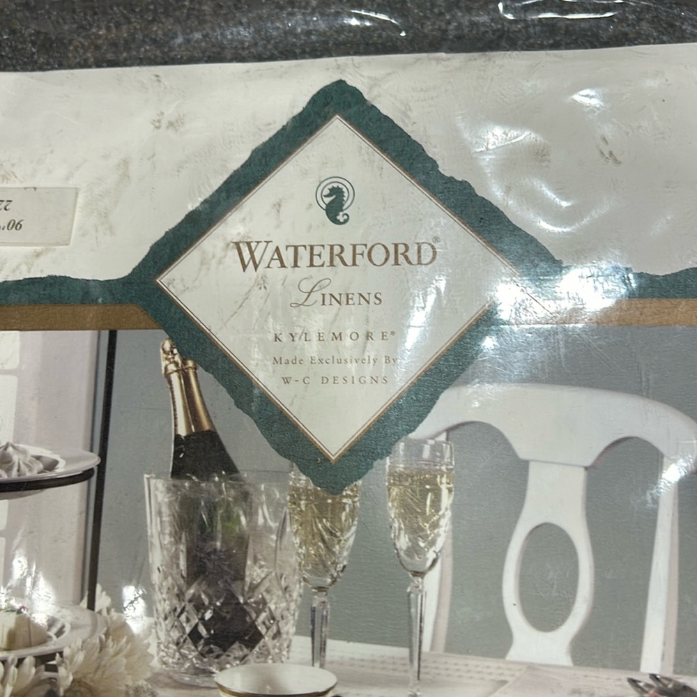 NWT Waterford round tablecloth